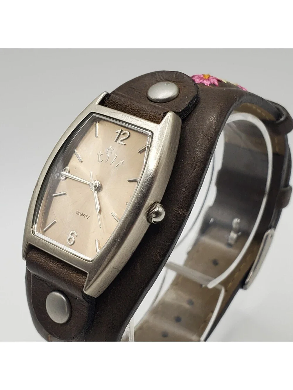 Tilt Leather Flower Band Watch New Battery Silver Tone